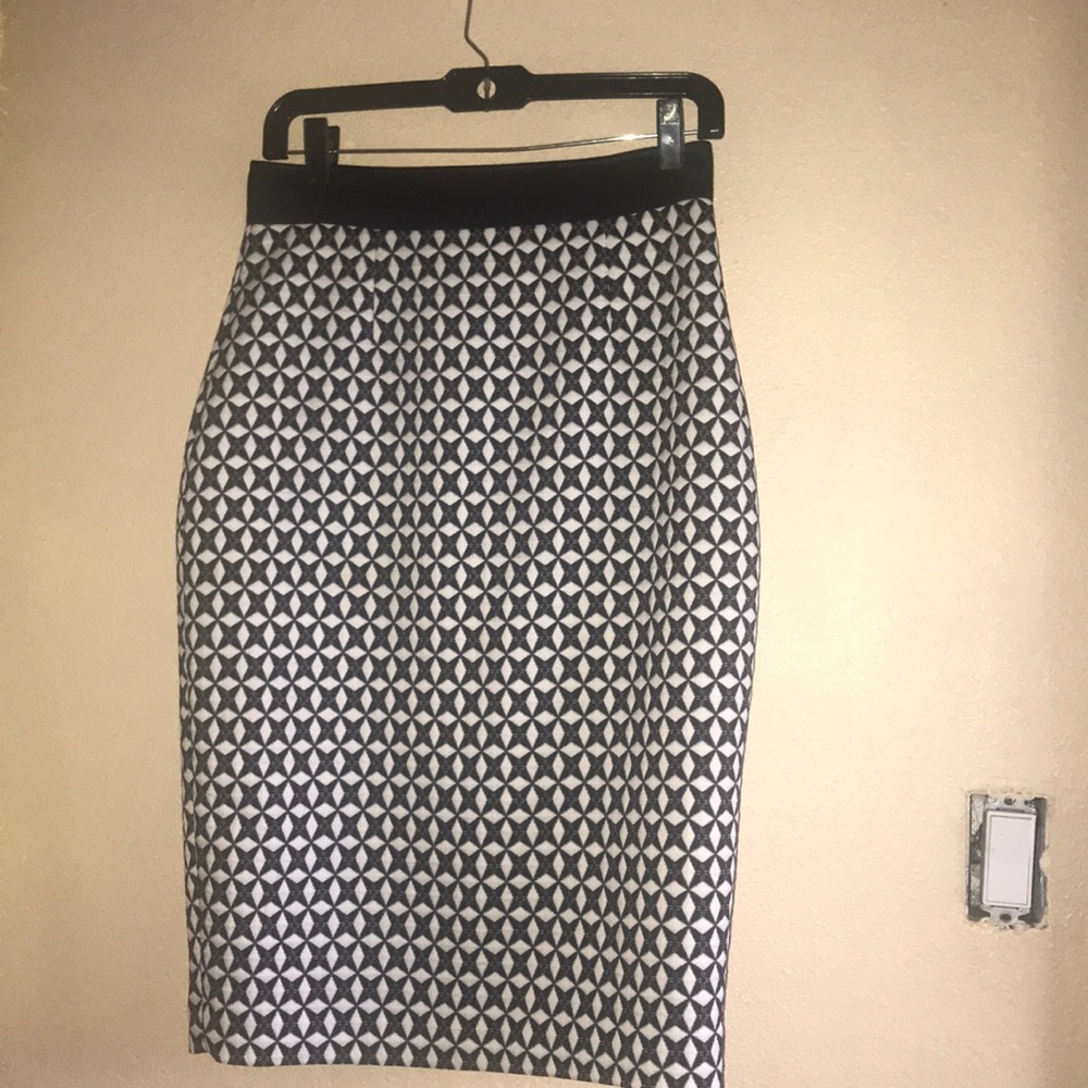 B&W BANANA REPUBLIC SKIRT